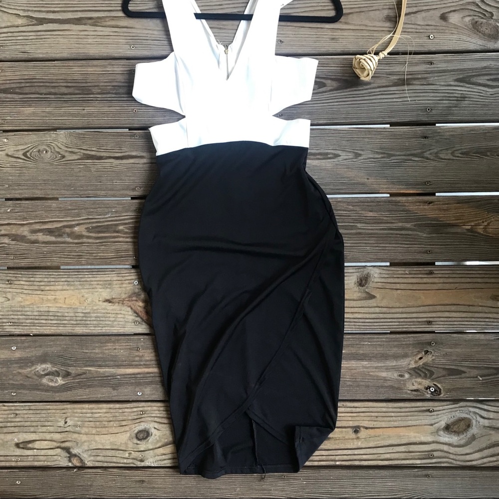 Black and white cut out pattern dress 🎯🚨SOLD🚨🚨🎯no longer available!